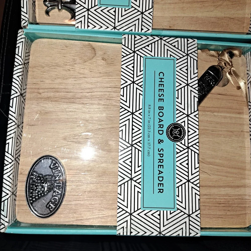 NIB - TWO Fabulous Cheese Boards with Spreaders - Cutting Boards
